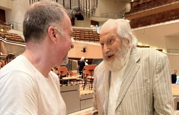 Живата история на сцената: 102-годишен ветеран от епохата на Цар Борис III аплодира Софийската филхармония в Берлин