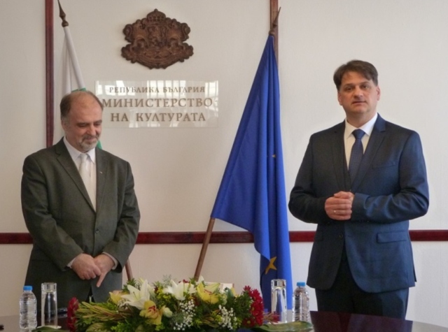 Обрат в културната дипломация: Отхвърлен кандидат триумфира в конкурс на Министерството на културата