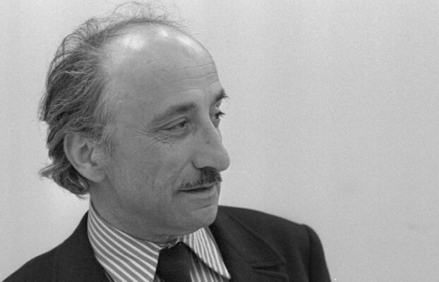 Философията на плаката: Как Александър Поплилов научи улицата да говори