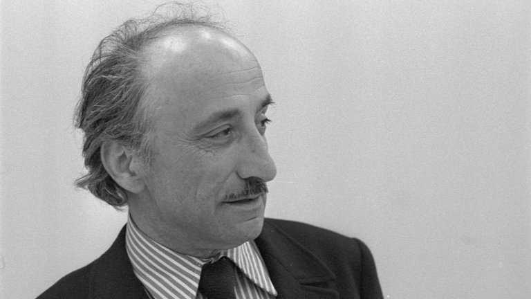 Философията на плаката: Как Александър Поплилов научи улицата да говори