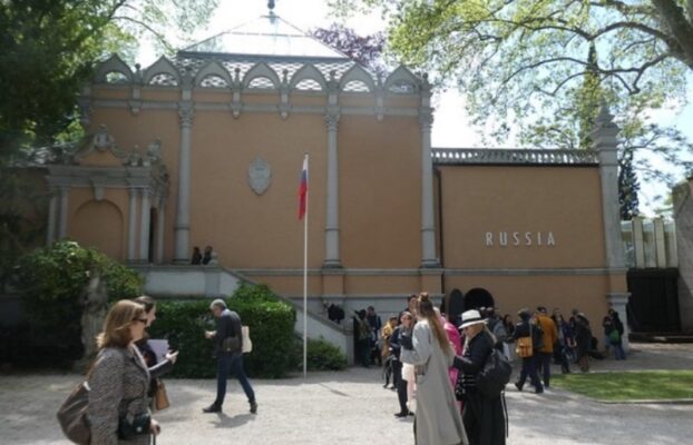 Сянката на Кремъл над Венеция: Защо италианският министър на културата бойкотира Биеналето?