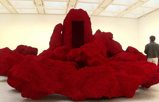 Аниш Капур превзема Лондон: Една визуална провокация в Hayward Gallery