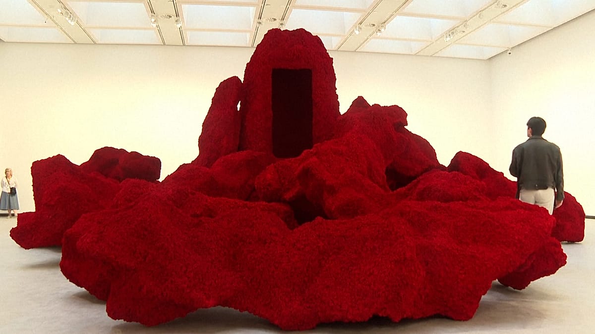 Аниш Капур превзема Лондон: Една визуална провокация в Hayward Gallery